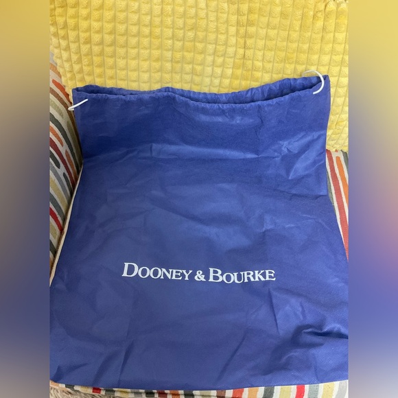 🚨SALE Vintage Dooney & Bourke Black/Tan Small Carpet/Handle Bag. PRICE FINAL - Picture 15 of 15